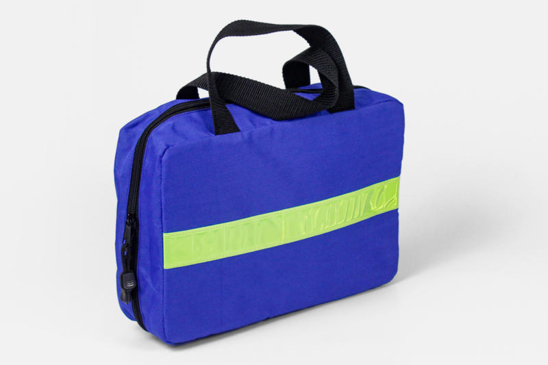 werkzeugtasche-blau-reflektorstreifen-geschlossen