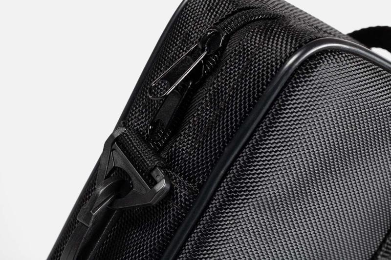 transporttasche-kollektionsmappe-emaillemuster-beschlaege