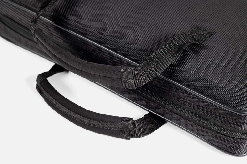 transporttasche-kollektionsmappe-emaillemuster-griffe